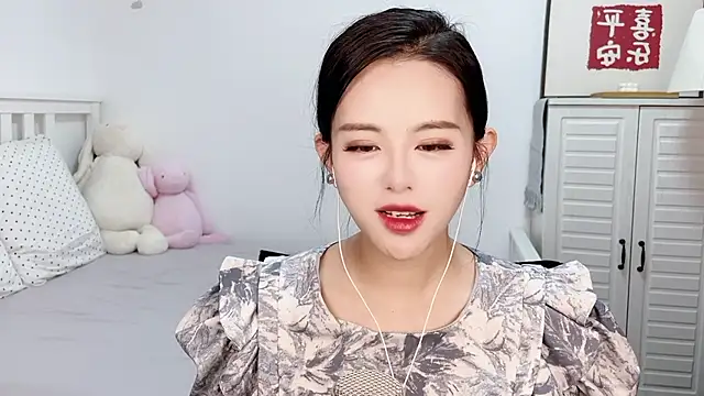 XINXINh online show from 02-06-25, 07:02