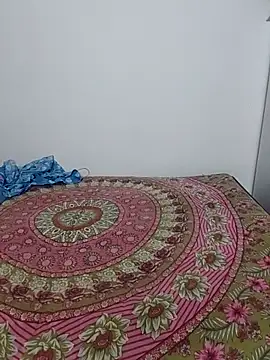 Snapshot of Cute-manisha chatting on 06-17-26, 02:11 Cute-manisha online show from 06-17-26, 02:11
