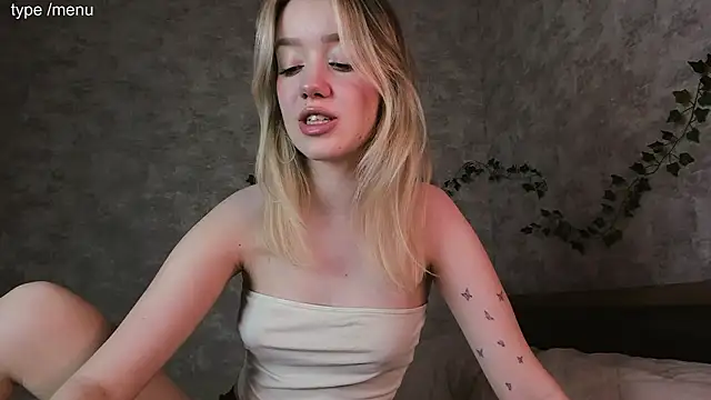 Snapshot of cutiemia0 chatting on 03-13-26, 06:51 cutiemia0 online show from 03-13-26, 06:51