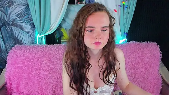 AmA lia  online show from 10-29-25, 01:43