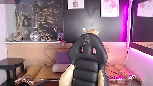 Lili Gomez  online show from 10-04-25, 12:39