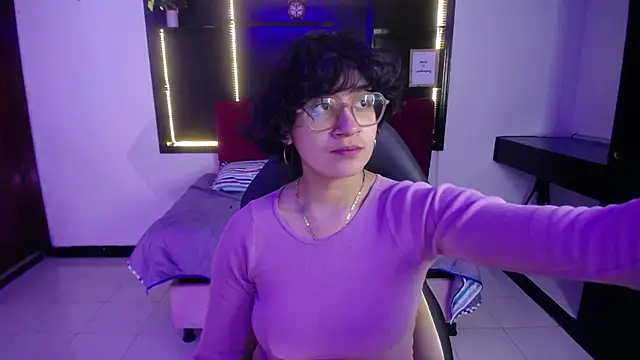 Lili Gomez  online show from 11-08-25, 01:14