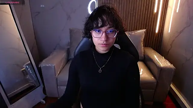 Lili Gomez  online show from 11-14-25, 01:26