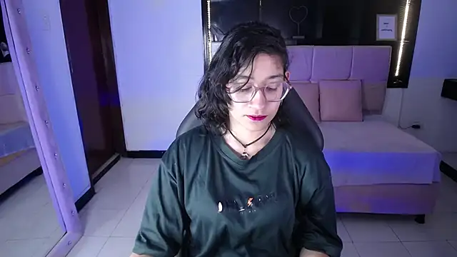 Lili Gomez  online show from 09-13-25, 10:59