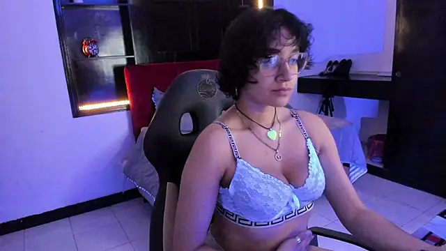 Lili Gomez  online show from 12-05-25, 10:47