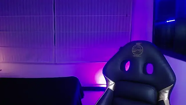 Lili Gomez  online show from 11-26-25, 01:33