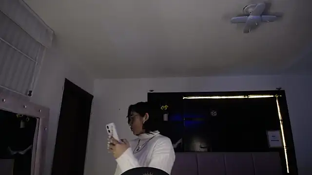 Lili Gomez  online show from 09-18-25, 02:09