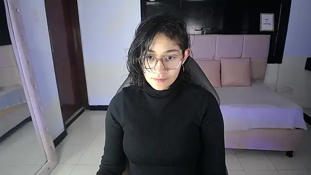 Lili Gomez  online show from 09-14-25, 11:43