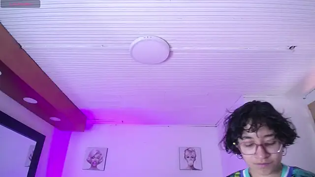 Lili Gomez  online show from 11-11-25, 03:07