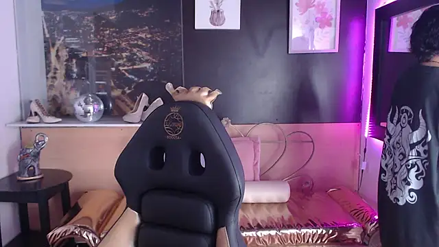 Lili Gomez  online show from 10-24-25, 02:05