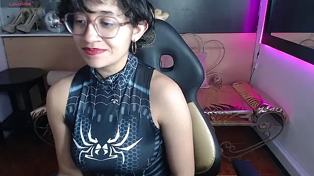 Lili Gomez  online show from 10-09-25, 01:11