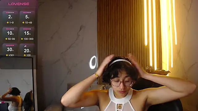 Lili Gomez  online show from 11-15-25, 12:42