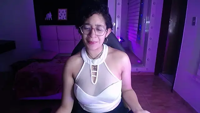 Lili Gomez  online show from 12-20-25, 11:02