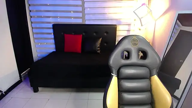 Lili Gomez  online show from 11-04-25, 01:26