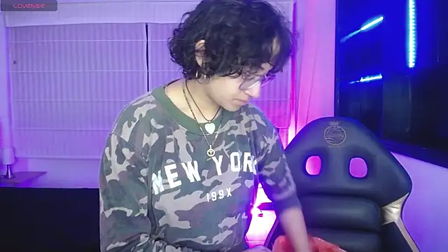 Lili Gomez  online show from 11-27-25, 02:06