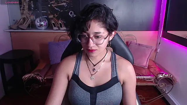 Lili Gomez  online show from 10-06-25, 12:28