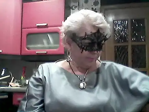 Snapshot of Lisa_Suzie chatting on 10-04-25, 10:00 Lisa Suzie online show from 10-04-25, 10:00