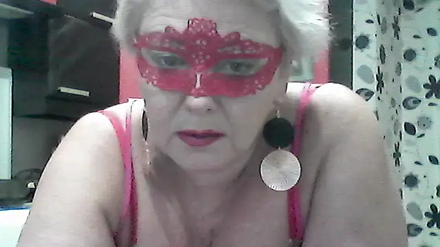 Snapshot of Lisa_Suzie chatting on 10-15-25, 01:52 Lisa Suzie online show from 10-15-25, 01:52