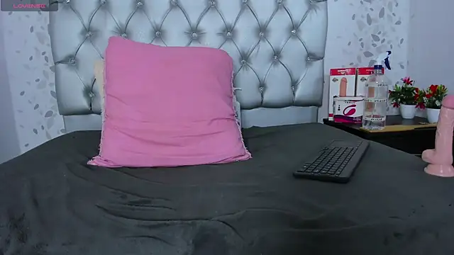 Snapshot of candymery chatting on 03-01-25, 07:15 candymery online show from 03-01-25, 07:15