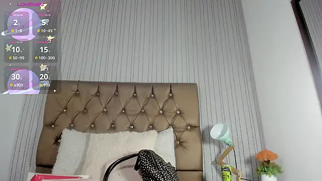 Snapshot of candymery chatting on 10-20-25, 07:14 candymery online show from 10-20-25, 07:14