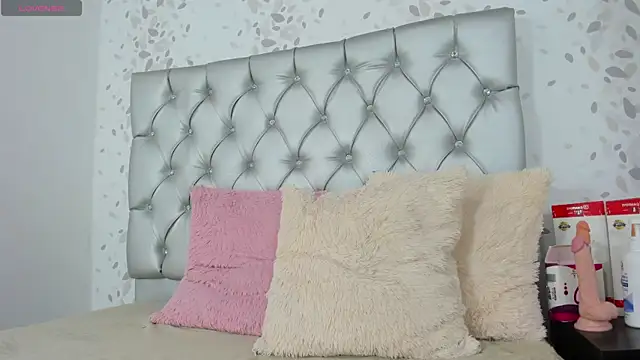 Snapshot of candymery chatting on 02-11-25, 10:18 candymery online show from 02-11-25, 10:18