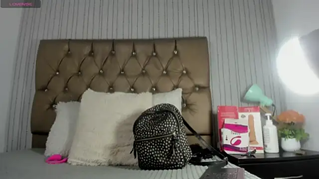 Snapshot of candymery chatting on 10-17-25, 07:04 candymery online show from 10-17-25, 07:04