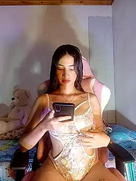 Nicol Lourdes online show from 12-30-24, 02:08