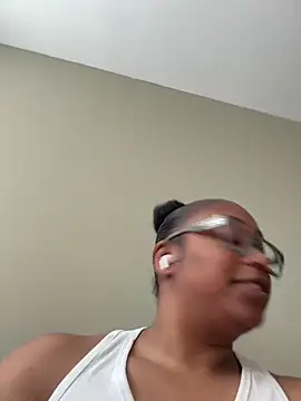 Snapshot of Joy_Tsubaki chatting on 02-21-25, 02:28 Joy Tsubaki online show from 02-21-25, 02:28