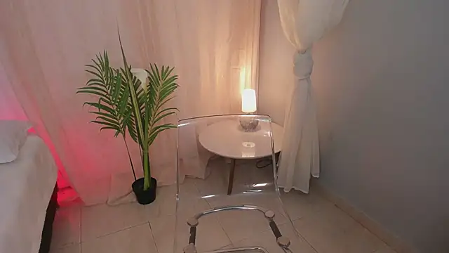 Lia Sweett  online show from 03-12-26, 04:00