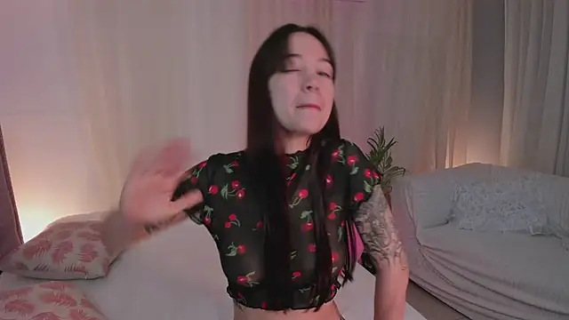 Lia Sweett  online show from 02-15-26, 02:49