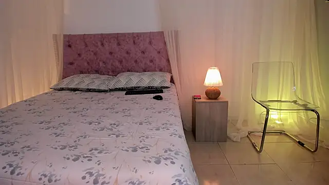 Lia Sweett  online show from 11-22-25, 03:22