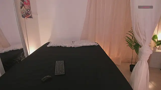 Lia Sweett  online show from 02-04-26, 03:29