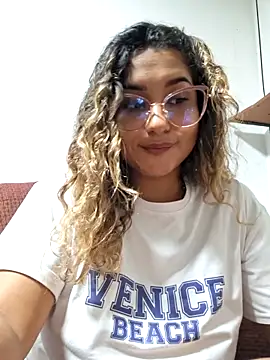 Snapshot of BrendaGirs chatting on 10-11-25, 03:29 BrendaGirs online show from 10-11-25, 03:29