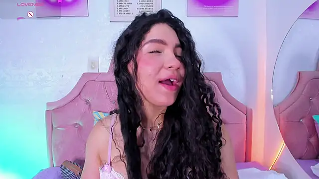 Snapshot of amandalee01 chatting on 11-07-25, 06:23 amandalee01 online show from 11-07-25, 06:23