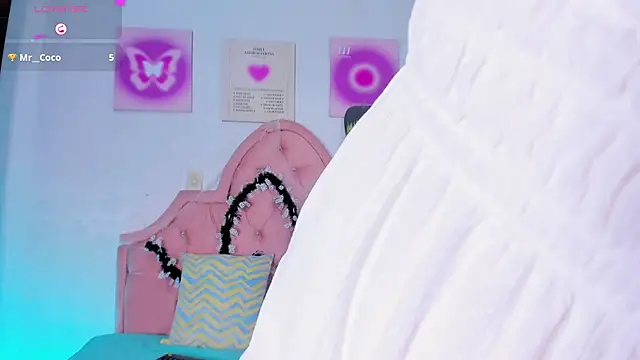 Snapshot of amandalee01 chatting on 10-24-25, 07:13 amandalee01 online show from 10-24-25, 07:13