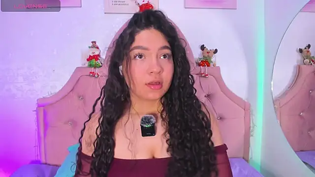 Snapshot of amandalee01 chatting on 12-21-25, 06:31 amandalee01 online show from 12-21-25, 06:31