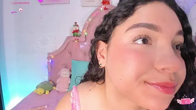 Snapshot of amandalee01 chatting on 12-14-25, 07:41 amandalee01 online show from 12-14-25, 07:41