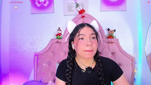 Snapshot of amandalee01 chatting on 12-19-25, 02:08 amandalee01 online show from 12-19-25, 02:08