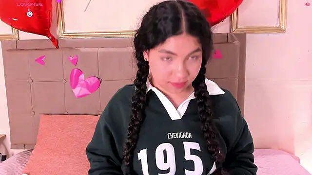 Snapshot of amandalee01 chatting on 02-14-26, 07:47 amandalee01 online show from 02-14-26, 07:47