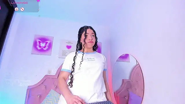 Snapshot of amandalee01 chatting on 11-08-25, 08:01 amandalee01 online show from 11-08-25, 08:01