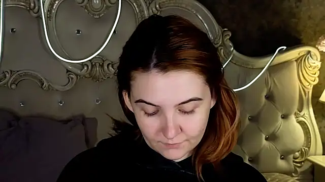 Snapshot of Melanie_Stoun chatting on 10-15-25, 11:07 Melanie Stoun online show from 10-15-25, 11:07