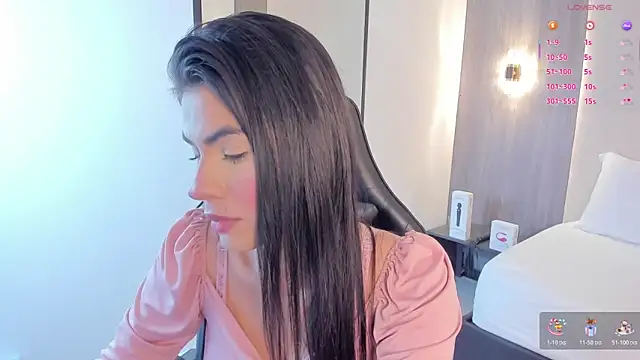 stephanya  online show from 10-30-25, 07:33