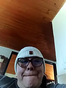 Darly Gomez online show from 11-26-25, 01:22