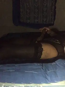 manuamador online show from 12-23-25, 04:23