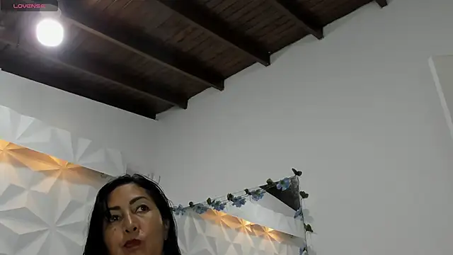 Snapshot of CHantal_33 chatting on 01-22-25, 12:06 CHantal 33 online show from 01-22-25, 12:06