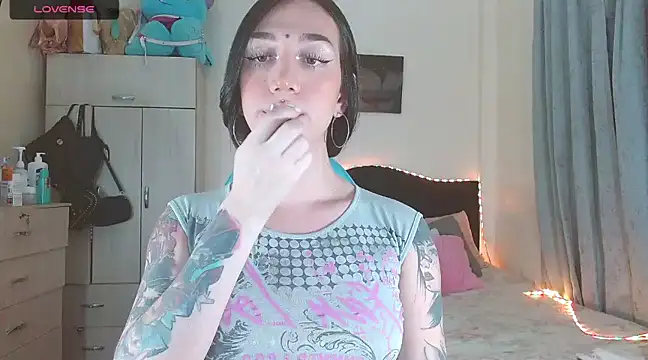 Snapshot of karla_zambrano chatting on 03-19-25, 04:02 karla zambrano online show from 03-19-25, 04:02