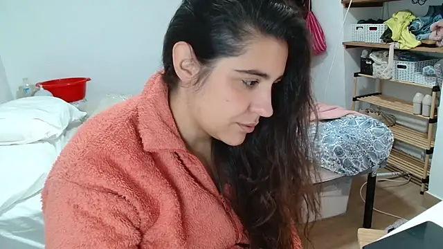 Snapshot of Ursumi1 chatting on 05-14-26, 10:12 Ursumi1 online show from 05-14-26, 10:12