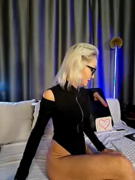 Snapshot of Milforja chatting on 02-17-26, 06:49 Milforja online show from 02-17-26, 06:49