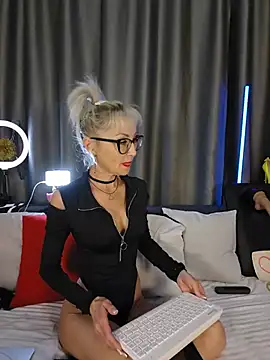 Snapshot of Milforja chatting on 06-27-26, 07:25 Milforja online show from 06-27-26, 07:25