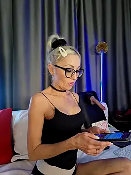 Snapshot of Milforja chatting on 02-10-26, 02:27 Milforja online show from 02-10-26, 02:27